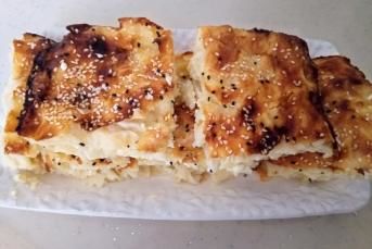 Makarnalı Börek (Yalancı Su Böreği)