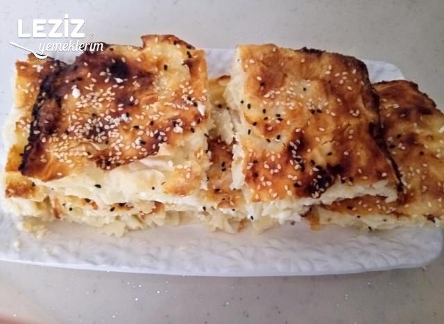 Makarnalı Börek (Yalancı Su Böreği)