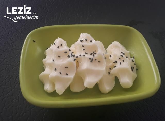 Süt Kaymağından Tereyağı Yapımı (Püf Noktaları İle)
