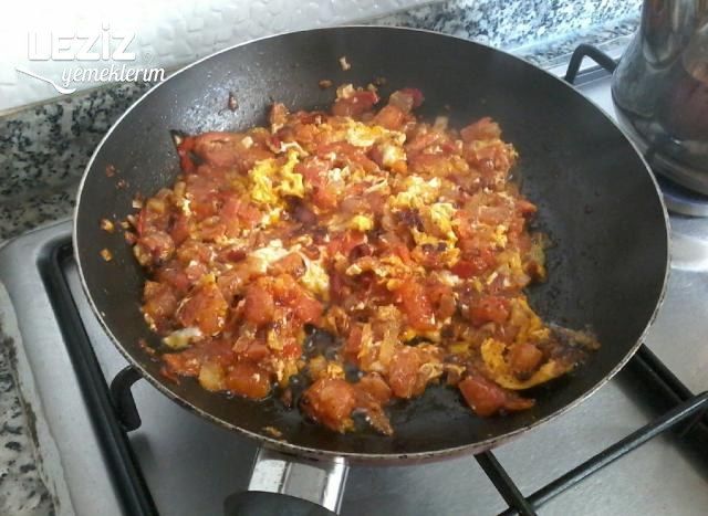 Soğanlı Menemen Tarifi