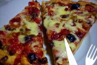 Tepsi Pizzası