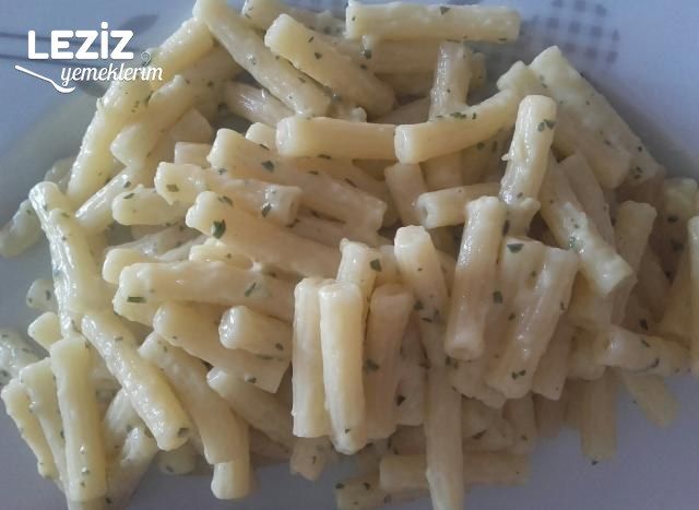 Fesleğen Soslu Makarna Tarifi (Hazır Sos İle)