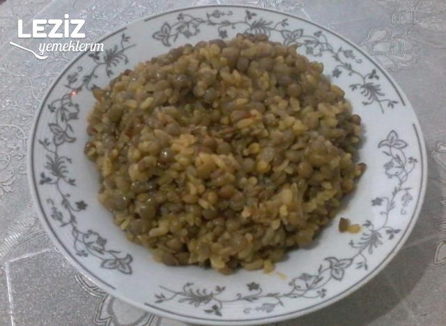 Bulgurlu Mercimek Pilavı (Değişik Lezzet Arayanlara)