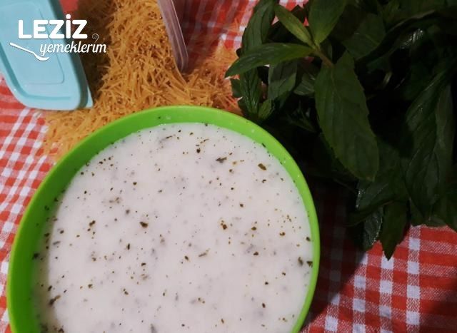 Şehriyeli Yoğurt Çorbası (10 Dakikada Hazır)