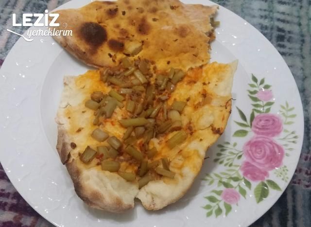 Kıymalı Otlu Kapalı Pide (Antep Usulü)