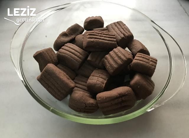Az Malzemeli Kakaolu Pudingli Kıyır Kurabiye