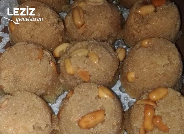 Fıstıklı Tereyağlı İrmik Helvası