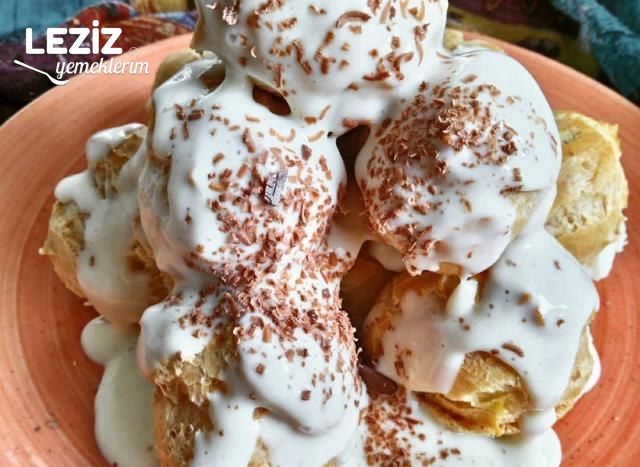 Beyaz Çikolata Soslu Profiterol