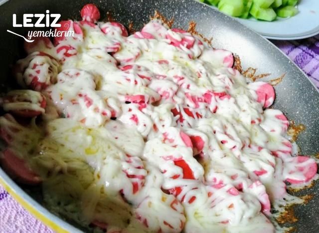 5 Dakikada Kahvaltıya Kaşarlı Sosis