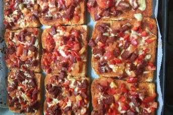 Tost Ekmeginden Pizza Tarifi