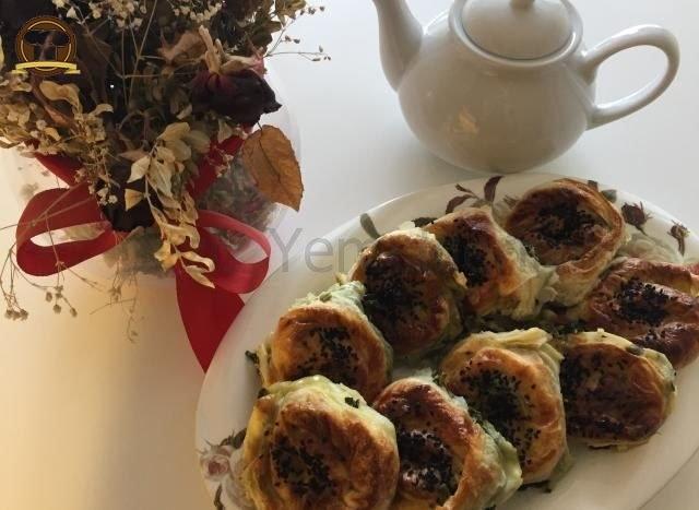 Ispanaklı Gül Börek