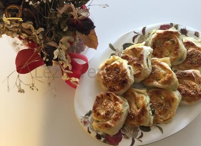 Peynirli Gül Böreği
