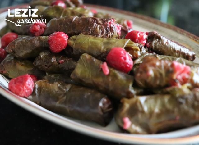 Vişneli Zeytinyağlı Yaprak Sarma