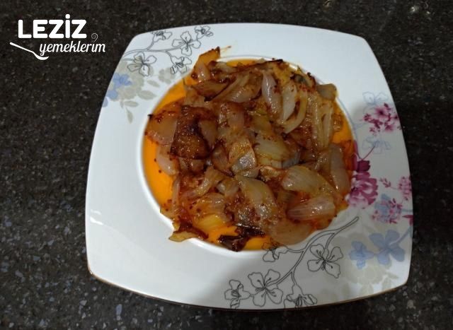 Kebapçılarda Gelen Soğanlı Garnitür Meze