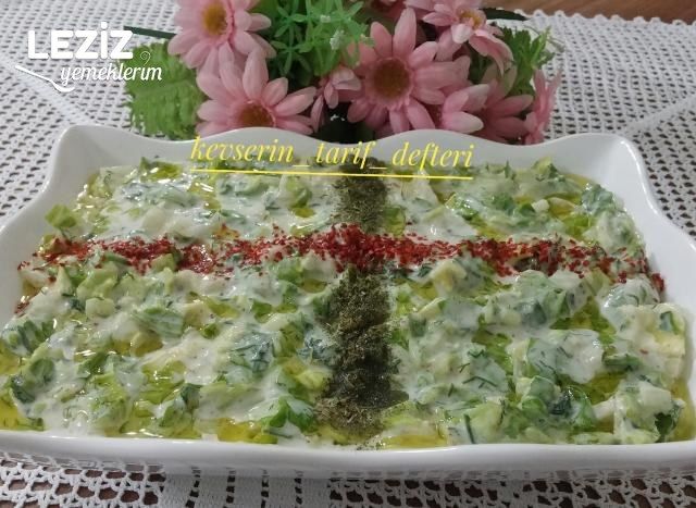 Ferah Yoğurtlu Marul Salatası