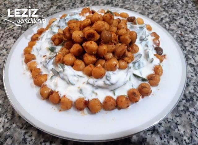 Yoğurtlu Semizotu Yatağında Nohut Kavurma