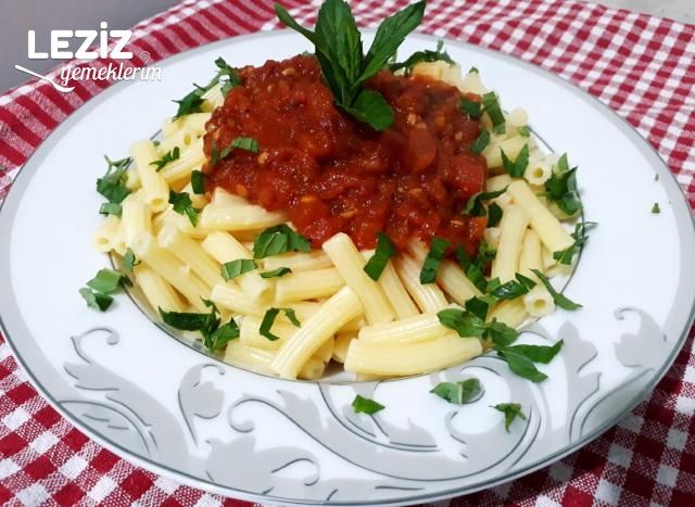 Domates Soslu Makarna (Aşama Aşama Fotoğraflı Anlatım)