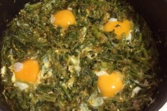 Yumurtalı Ispanak Sapı Kavurması