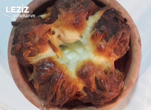 Güveçte Patates Püreli Köfte Tarifi