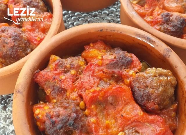 Güveçte Köfteli Patlıcan Yemeği