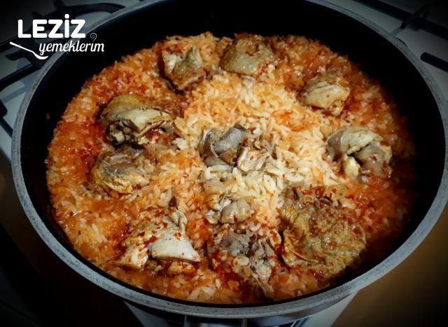 Soğanlı Sosuyla Enfes Tavuklu Pilav