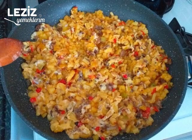 Kıymalı Biberli Patatesli Yumurta
