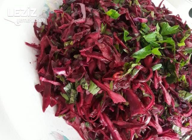 Turşu Tadında Mor Lahana Salatası