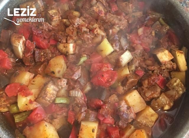 Fırında Sebzeli Et Yemeği