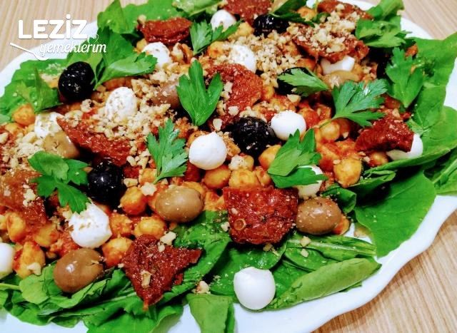 Rokalı Nohut Salatası