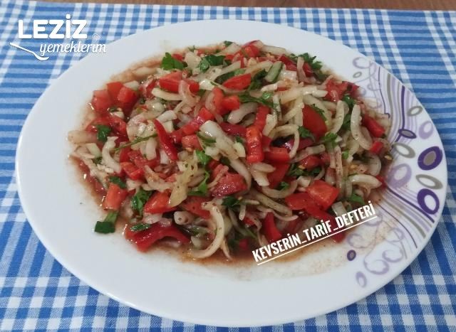 Kolayca Yapabileceğiniz Enfes Kebapçı Salatası