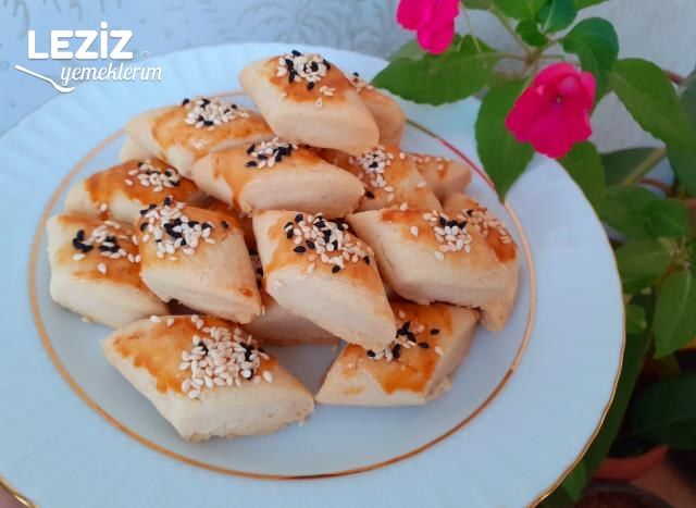 Ağızda Dağılan Tuzlu Kurabiye Nasıl Yapılır?