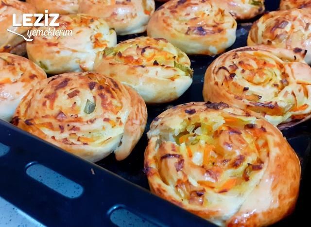 Dillere Destan Lezzetiyle Pırasalı Poğaça (Videolu)