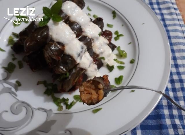 Harcı Pişen Bulgurlu Tavuklu Pazı Sarması