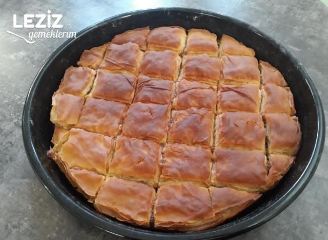 Pazı Sapından Harçlı El Açması Börek