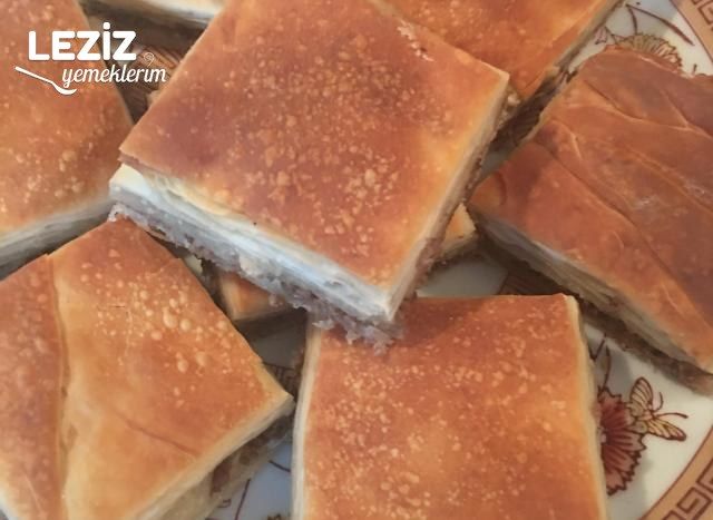 Nişastalı El Açması Kıymalı Börek