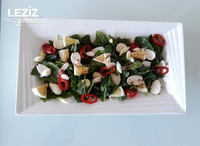 Bademli Ispanak Salatası