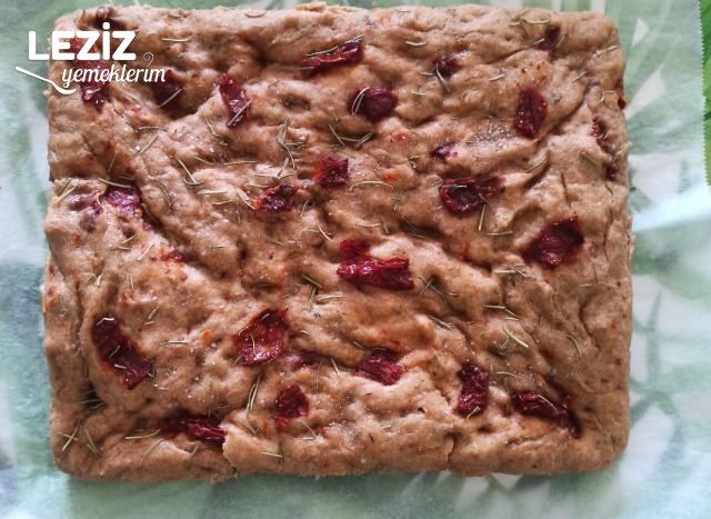 Focaccia Ekmeği Tarifi (Kuru Domatesli Ekmek)
