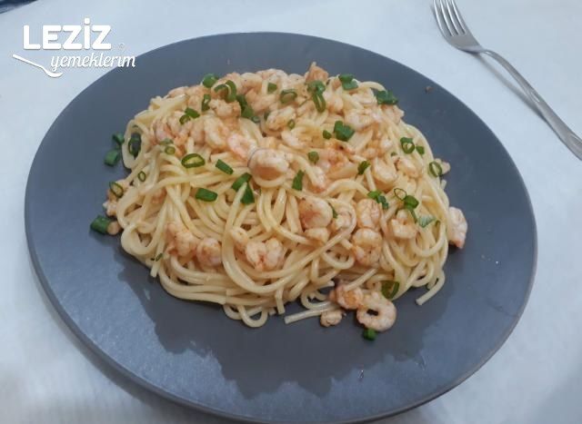Enfes Soslu Karidesli Makarna