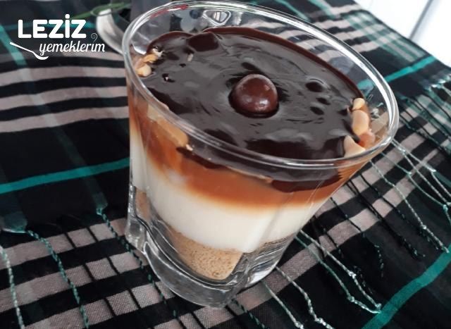 Karamelli Fıstıklı Muhallebi Cupları (Sinickers Tadında)