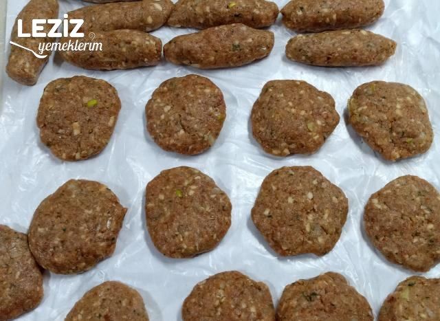 Dondurucu İçin Kaşarlı Köfte Nasıl Yapılır