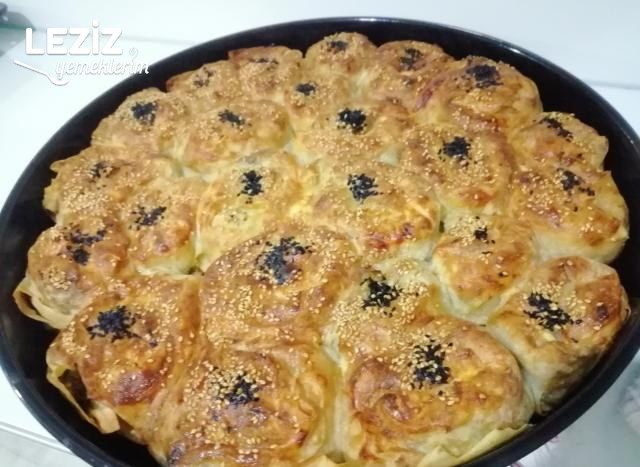 El Açması Lezzetinde Ispanaklı Börek