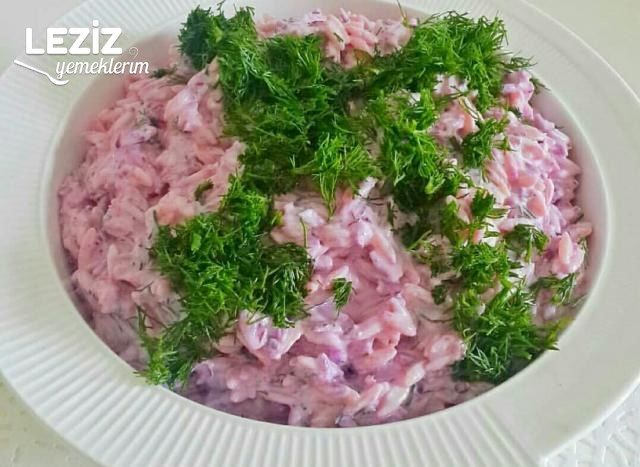 Kırmızı Lahanalı Şehriye Salatası