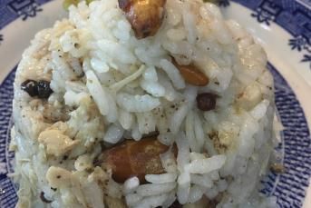 Bademli Kuş Üzümlü Tavuklu Pilav Tarifi