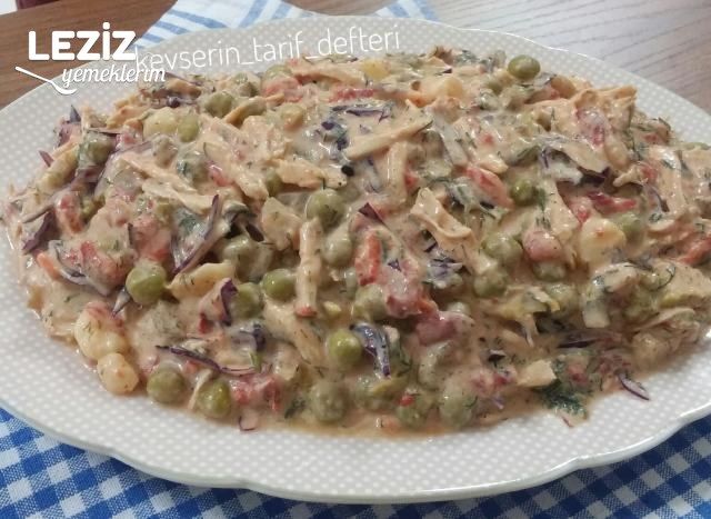 Garnitürlü Tavuklu Nefis Salata Tarifi