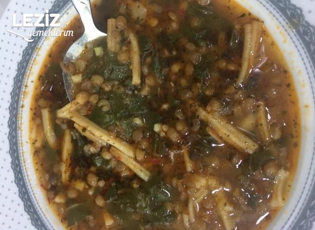Pazılı Erişteli Yeşil Mercimek Çorbası