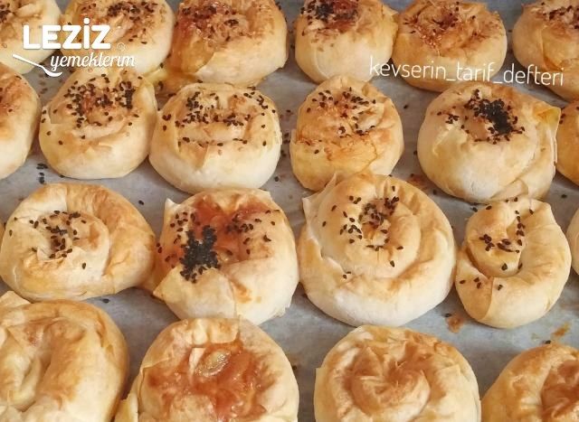 El Açması Lezzetinde Patatesli Gül Börek Tarifi
