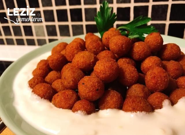 Yoğurt Üstü Kızarmış Bulgur Köftesi