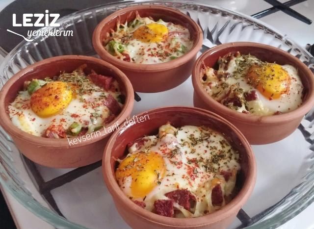 Fırında Güveçlerde Nefis Kahvaltılık