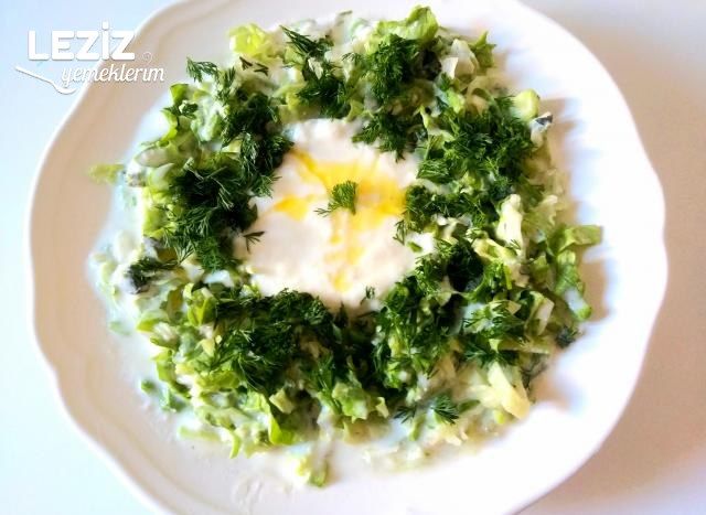 Yoğurtlu Marul Salatası
