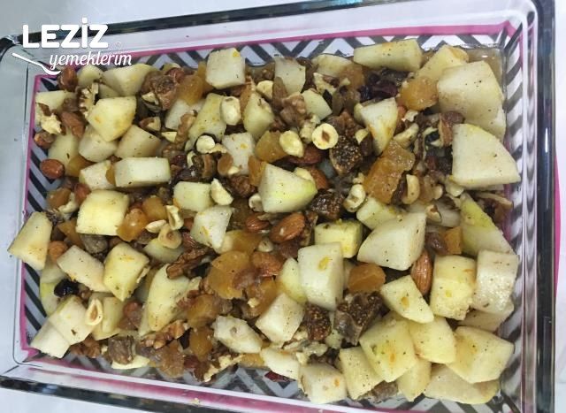 Kuruyemişli Meyve Tatlısı